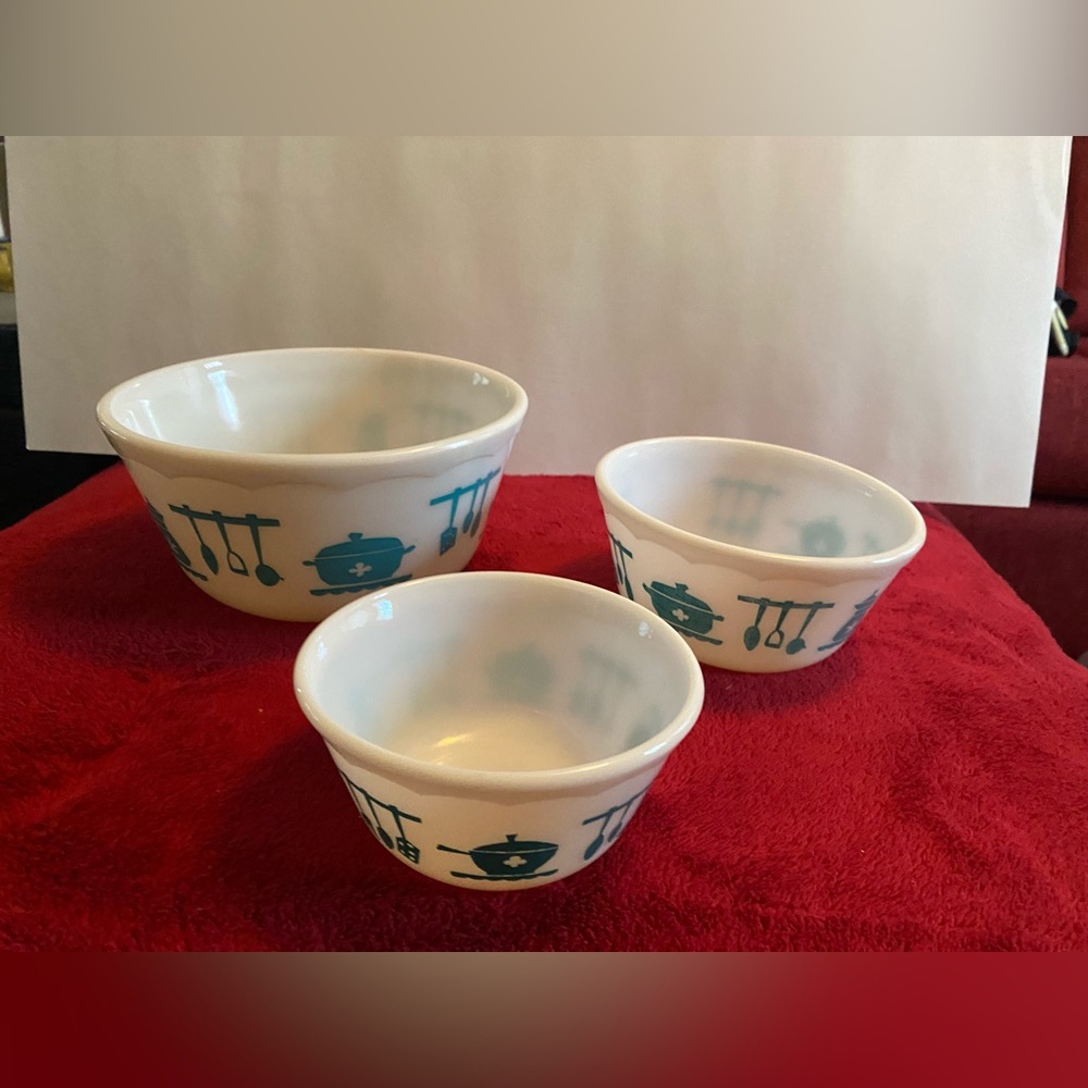 Set of 3 Vintage Hazel Atlas Turquoise Milk Glass Mixing Bowls